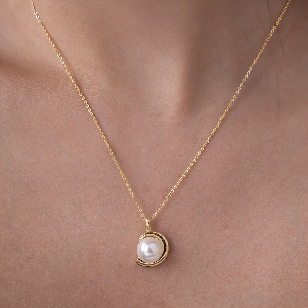 Trendy Pearl Necklace