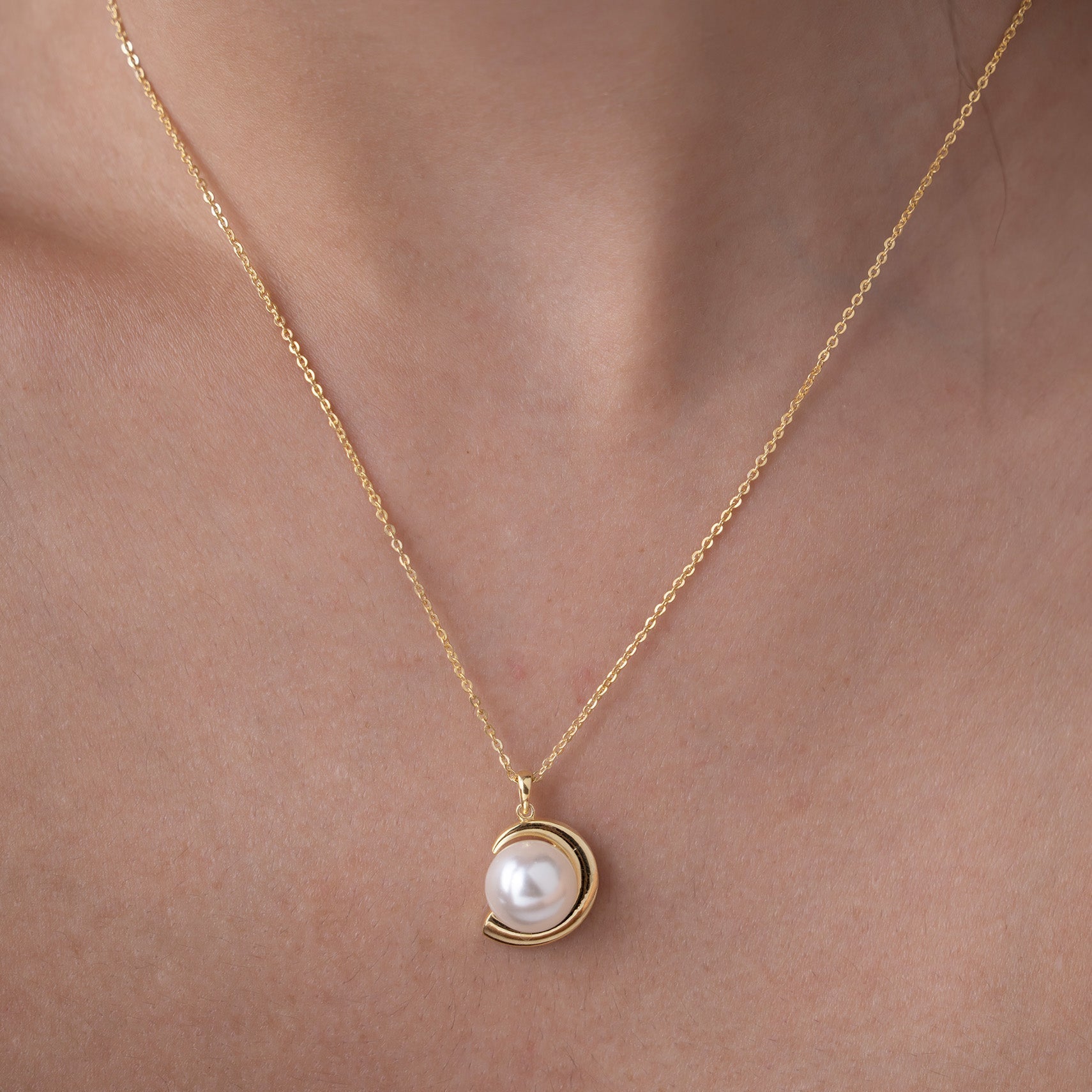 Trendy Pearl Necklace